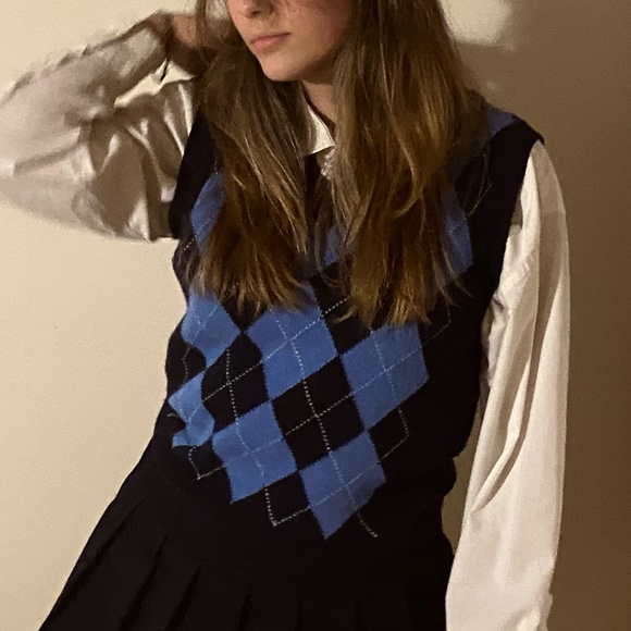 Selling This Lovely Argyle Vest Which 